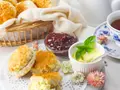 【英国アフタヌーンティー】3種のバタースコーンとクロテッドクリーム&ジャムセット(ダイニングプラス)