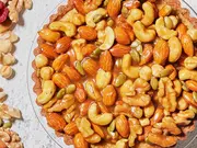 不動の人気NO1!ザグザグキャラメルナッツタルト(かにわしタルト店)