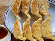 食べ比べ32個セット(いつもの餃子・にんにく増し餃子各16個)(餃子専門店くるむ)