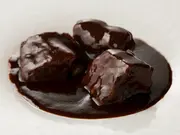 うかいグルメデリ 黒毛和牛の赤ワイン煮 ~牛バラ肉の煮込み 特製デミグラスソース~(うかい)