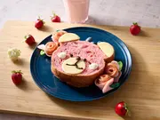オロンのおススメ♪くまくまデニッシュ いちご(ボローニャ)