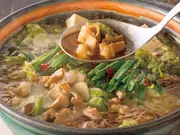 華味鳥の博多 黒もつ鍋セット《醤油味》(水たき料亭博多華味鳥)