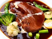 舌先から舌元まで味わう牛たんシチュー(Noix de Coco(ノワドココ))