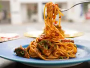 ワイン食堂トランク アンチョビとハーブのスパイシートマトパスタソース(デリカテッセントランク)