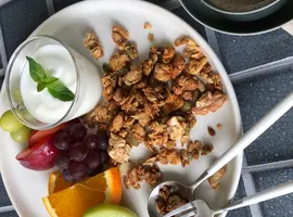 黒蜜とナッツのグラノーラ