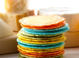 4種のチーズをサクサクえびせんべいでサンド