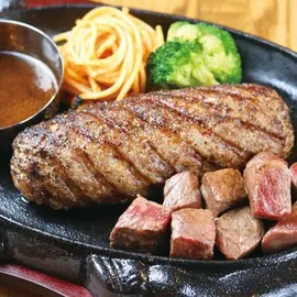 国産のA5黒毛和牛100%!大判サイズで食べ応え抜群!(道頓堀みつる)