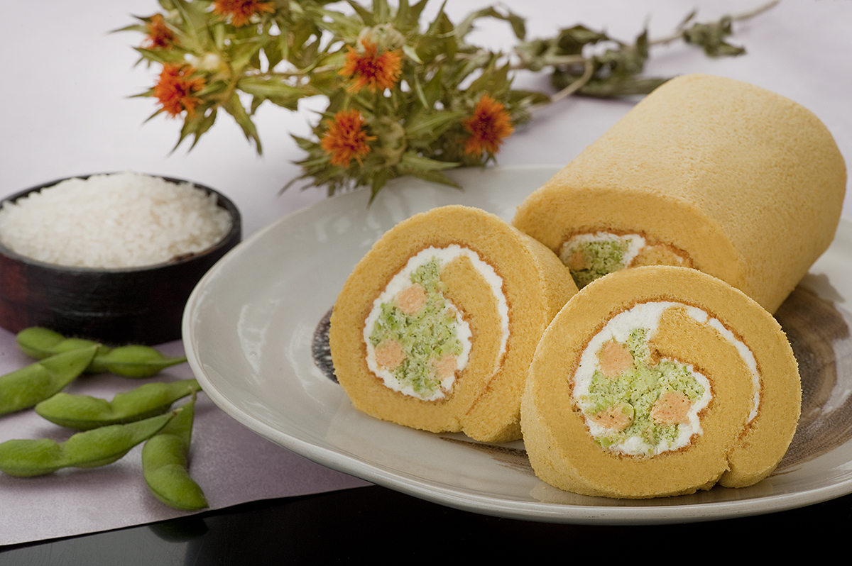 だだちゃ豆と紅花のロールケーキ