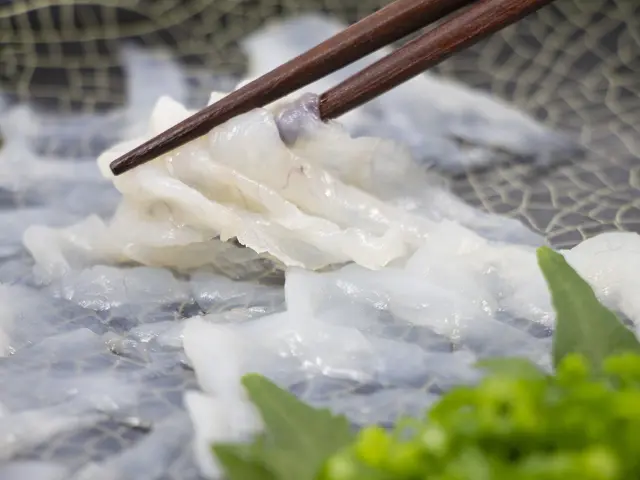 長崎県産とらふぐの刺身 2皿セット(2〜3人前×2皿)_2