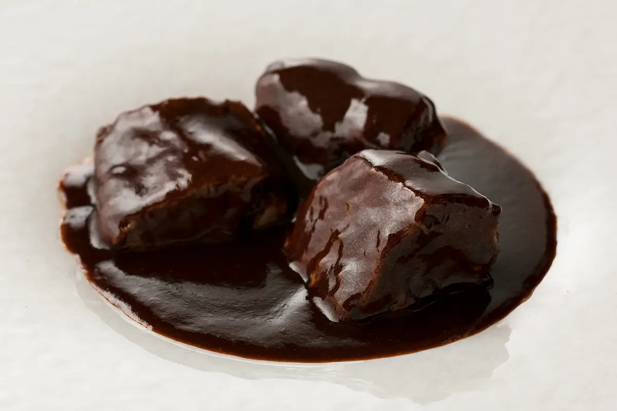 うかいグルメデリ　黒毛和牛の赤ワイン煮 ～牛バラ肉の煮込み 特製デミグラスソース～_0