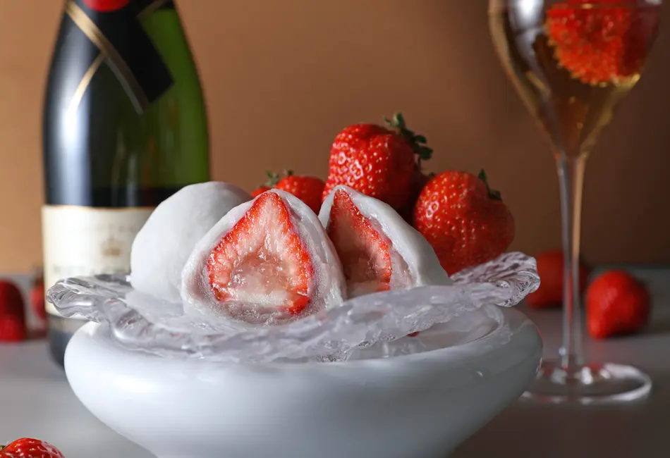 シャンパンいちご大福　黒あん　6個入り_0