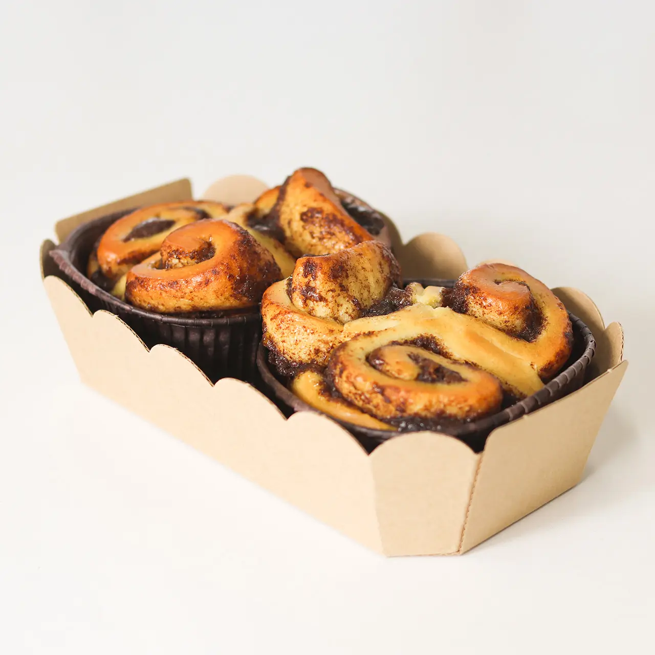 北欧カフェのシナモンロール_3