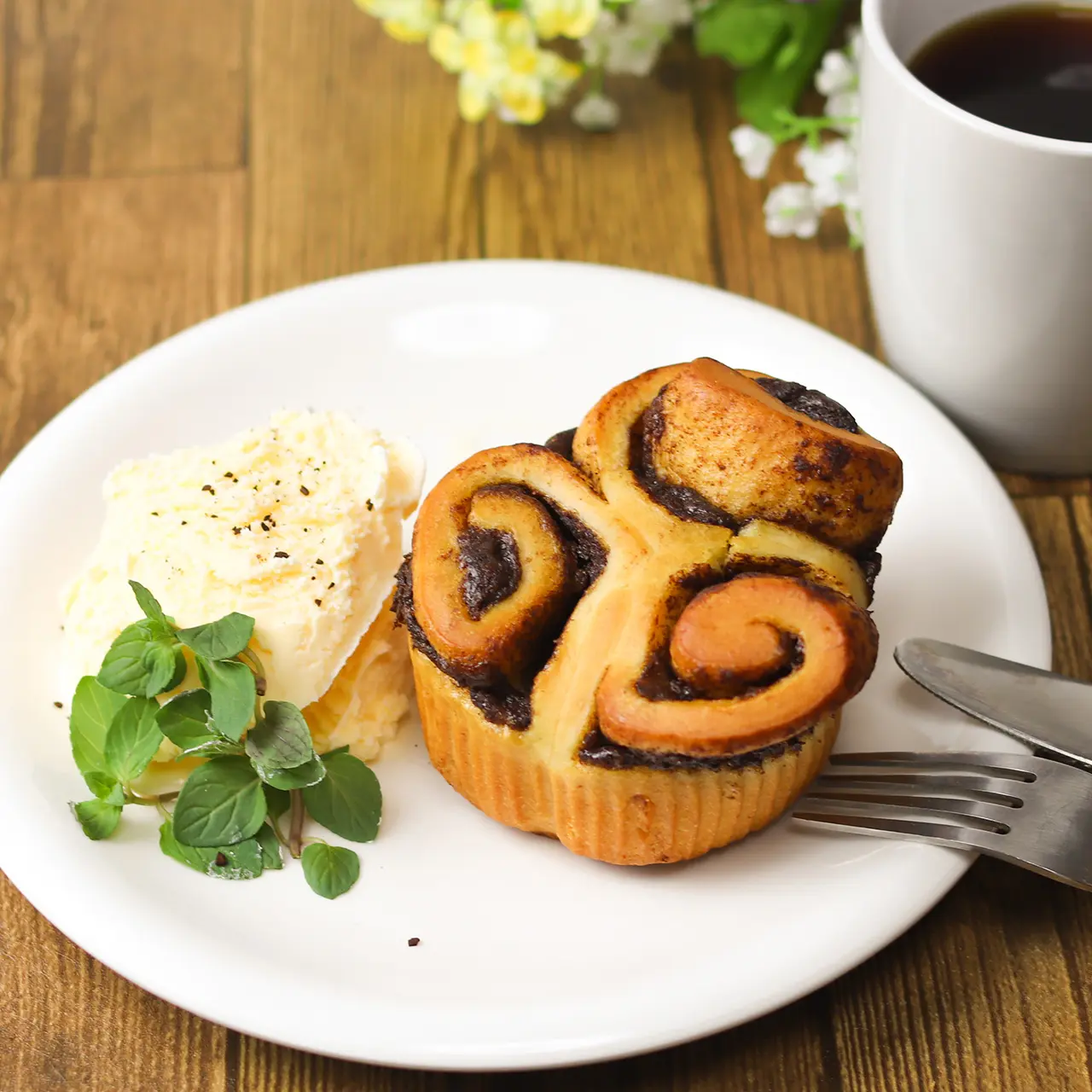 北欧カフェのシナモンロール_0