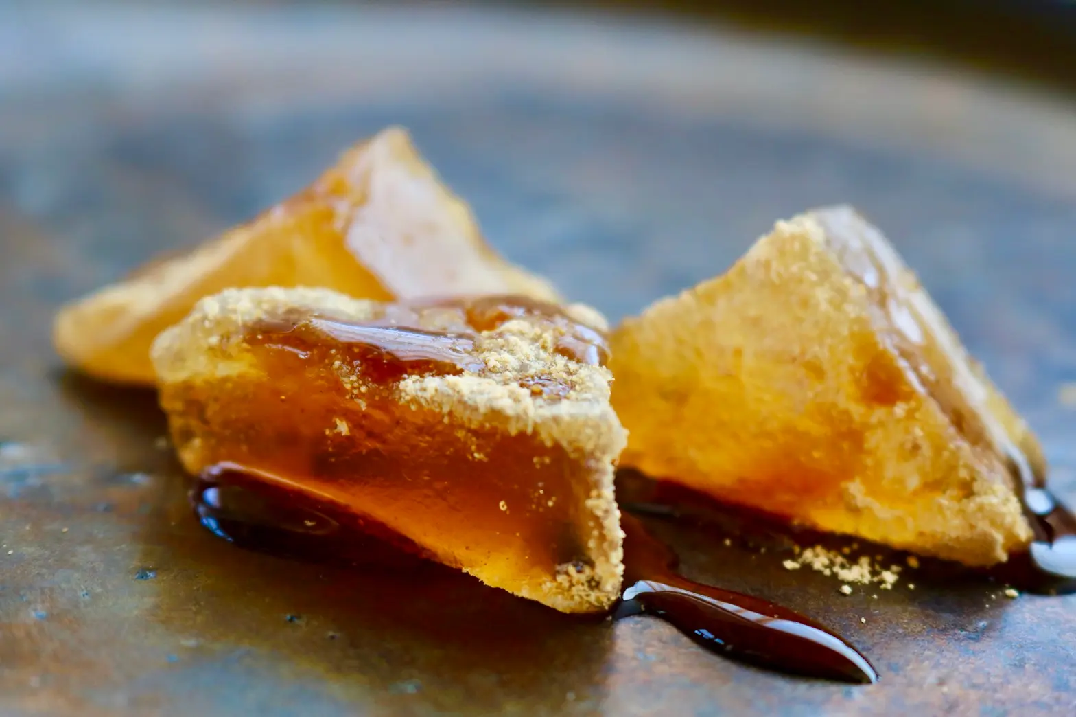 桐箱入り 由布院わらび餅 真空パック 200g×2個詰合せ（黒糖きな粉・きな粉）_3