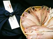 風呂敷包装 干物ギフトセット 彩(干物専門店　河野乾魚店)
