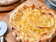 4種のチーズピザ（はちみつ付き）(グルマン ヴィタル)