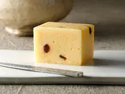 ラムレーズン宝満山（1棹）(梅園菓子処（ばいえんかししょ）)