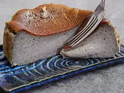 濃厚黒胡麻のバスク風チーズケーキ(Ristorante Renata（リストランテレナータ）)