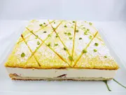 ケーキ【スリー】 18㎝(フランス菓子工房　パティスリー　アジュテ　ノリコ)