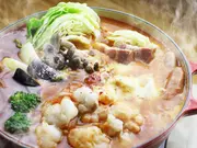 チーズとトマトのローマ風もつ鍋（約2～3人前）(おどろきっちん)