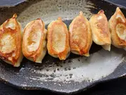 皮から手作り　宇都宮餃子(和の中)