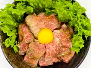 【黒トリュフ塩付き】A5ランク黒毛和牛とろ生ローストビーフ(肉工房牛宝)