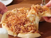 武蔵野食堂 こだわり玉ねぎのクリスピーオニオンピザ（2食分）(M・dish)