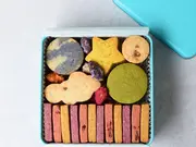 レインボークッキー缶_　ロゴ入り手提げ紙袋付き(DAUGHTER BOUTIQUE)