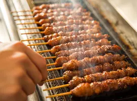 噛むほどに旨いカリもち食感。博多で愛される本格「とりかわ」