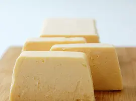 3時間かけて焼き上げた濃厚クリーミーなNYチーズケーキ