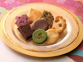 米菓とチョコレート 「をぐら山春秋あられ＆ショコラ」