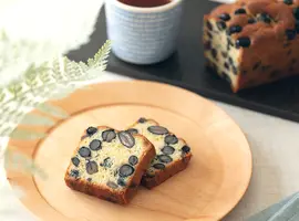 たっぷりの丹波黒豆としっとりケーキの相性が抜群
