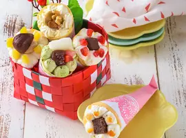 手のひらサイズの可愛いクレープが5個入った花束クレープ