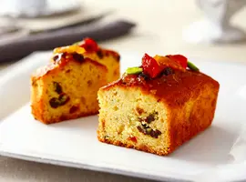 自家製フルーツピューレとラム酒香る、贅沢なパウンドケーキ