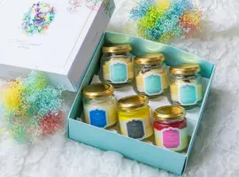 色とりどりの瓶に入ったティラミスと３種のチーズケーキ♪