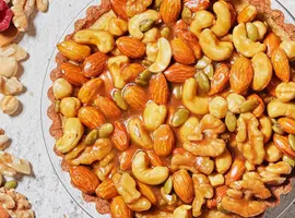 不動の人気NO1！ザグザグキャラメルナッツタルト(かにわしタルト店)