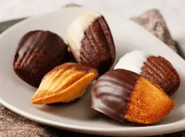 アーモンド香るショコラマドレーヌ(パティスリー＆カフェ デリーモ)