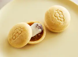 フロランタンを潜ませた最中で求肥をサンドする新感覚の和菓子！(ANoTHER IMPERIAL HOTEL（帝国ホテル）)