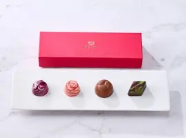 華やかな赤色のパッケージに粒チョコレートを詰め合わせました！