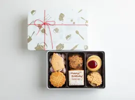 誕生日・結婚・出産 様々なお祝いにも！“名入れ”クッキー缶