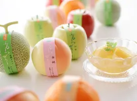 まるで本物みたいな容器に入った「ふるーつぜりー」(菓子香房 大阪・甘泉堂)