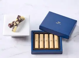 ビターとホワイトのスティック型マーブルチョコレート！