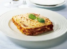 濃厚なボロネーズソースとベシャメルソースが魅力のラザニア！