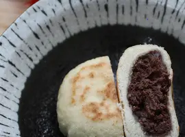 ＼そば屋のスイーツ／チョコおやきや濃厚チーズケーキが人気！