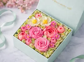食べられるお花のボックスフラワーケーキ【Peach Pink】(Flower Picnic Cafe -HAKODATE-（フラワーピクニックカフェ）)