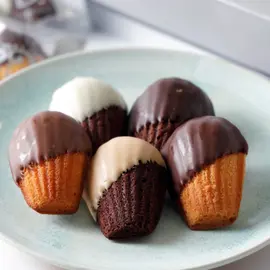 じっくりと味わうバリエーション豊かなマドレーヌ(パティスリー＆カフェ デリーモ)