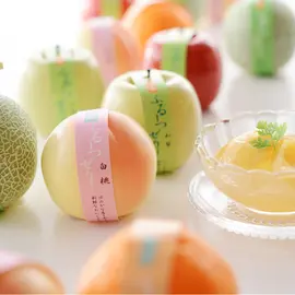 まるで本物みたいな容器に入った「ふるーつぜりー」(菓子香房 大阪・甘泉堂)