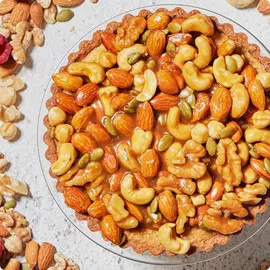 不動の人気NO1！ザグザグキャラメルナッツタルト(かにわしタルト店)