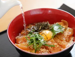 バトウめし（天然マトウダイ漬け丼）