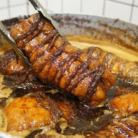 秘伝のたれがついた、自家製焼き豚